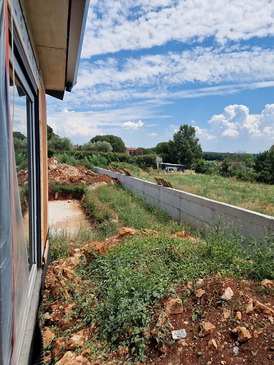 KOP-770-C, Kaštelir – Moderna pritlična hiša s bazenom v gradnji