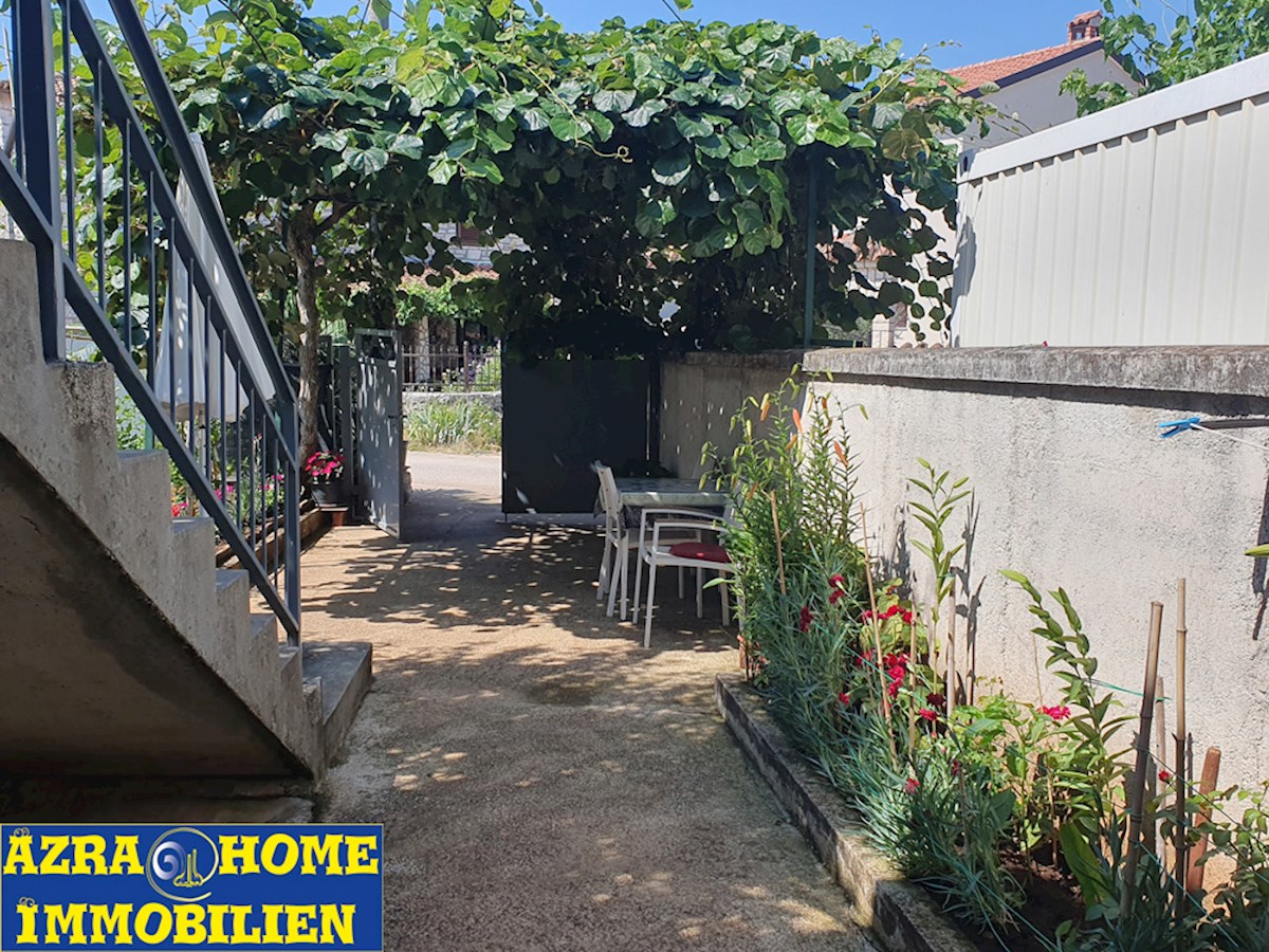 Naprodaj,  Vrstna hiša, Nova Vas (2 km) – 117 m², dvorišče cca. 90 m² ( KOP-773-1)