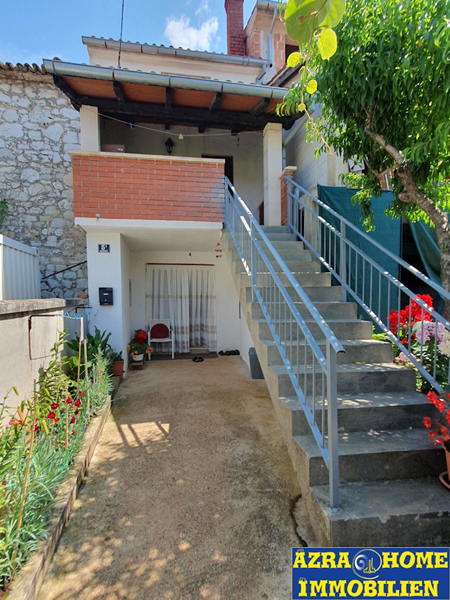 Naprodaj,  Vrstna hiša, Nova Vas (2 km) – 117 m², dvorišče cca. 90 m² ( KOP-773-1)