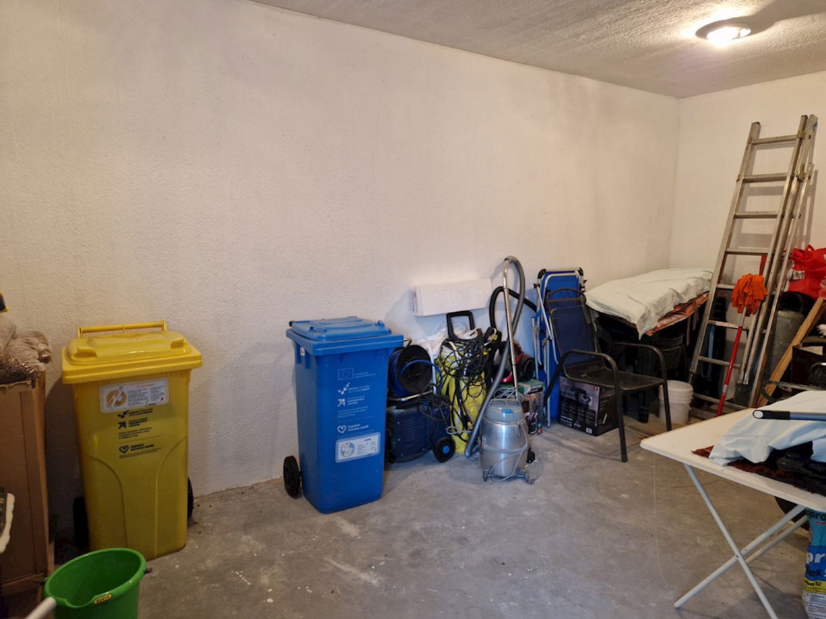 Prodaja se hiša v bližini Poreča, cca. 120 m2 z dvema garažama, KOP-784