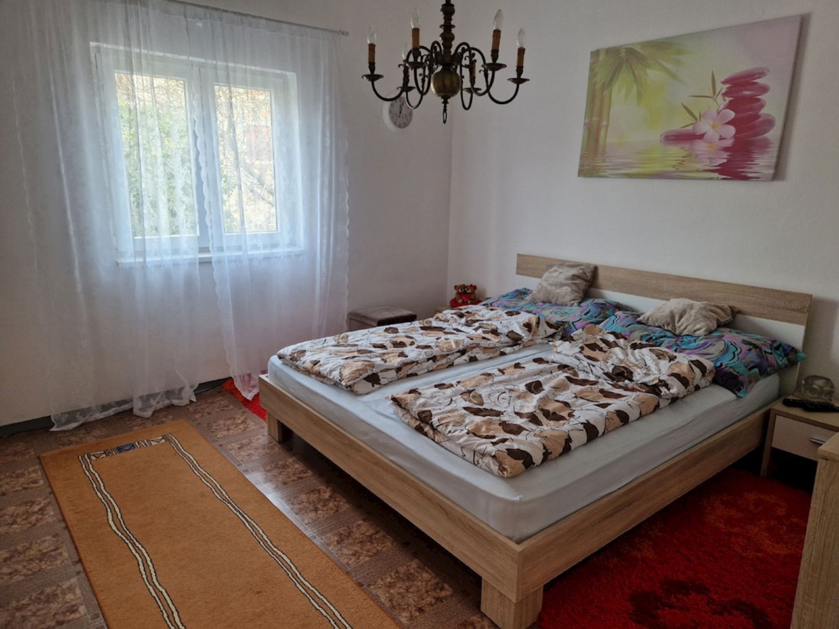 Prodaja se hiša v bližini Poreča, cca. 120 m2 z dvema garažama, KOP-784