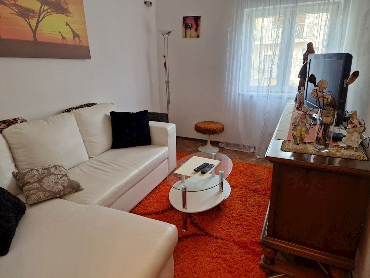 Prodaja se hiša v bližini Poreča, cca. 120 m2 z dvema garažama, KOP-784