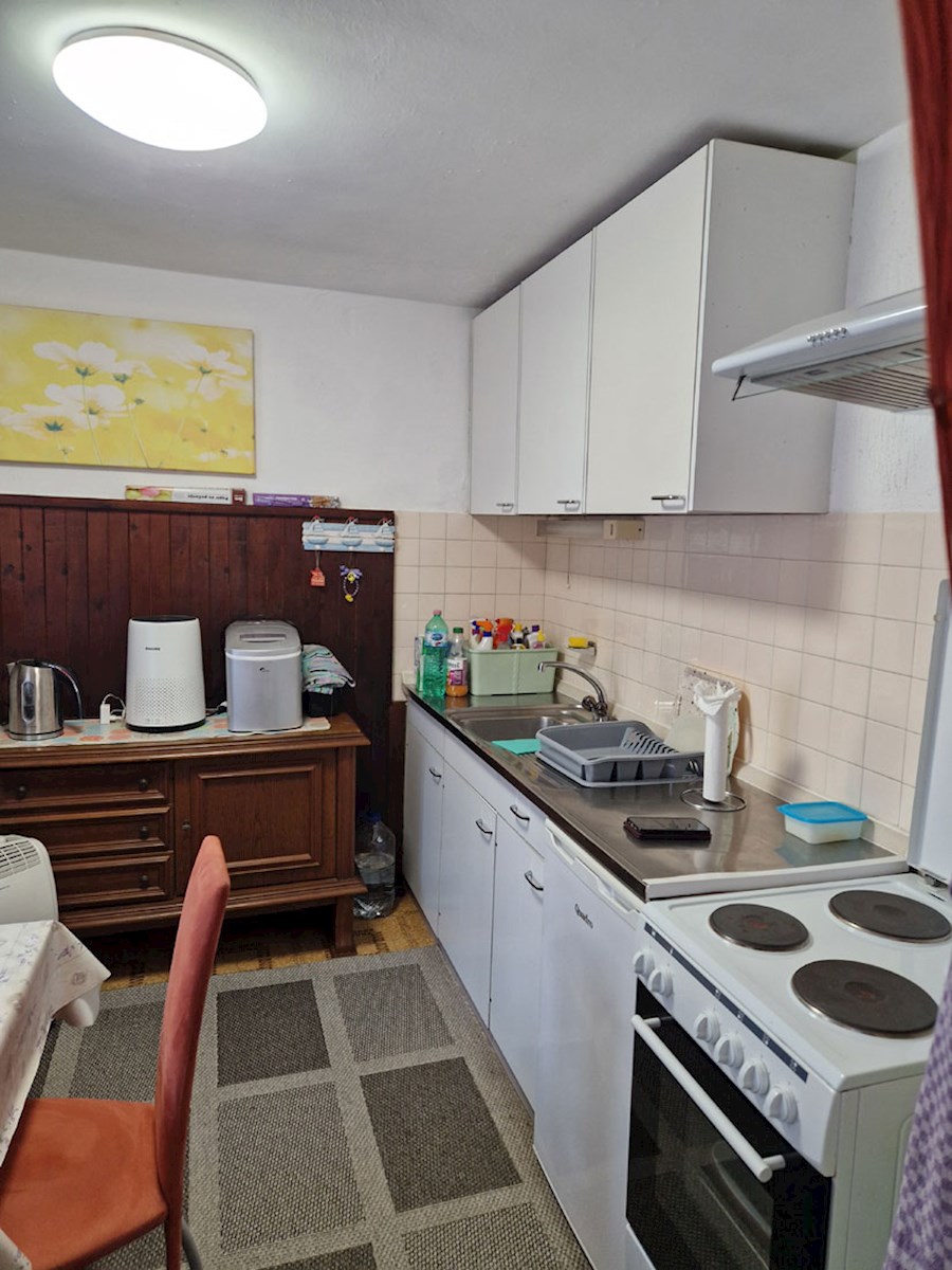 Prodaja se hiša v bližini Poreča, cca. 120 m2 z dvema garažama, KOP-784