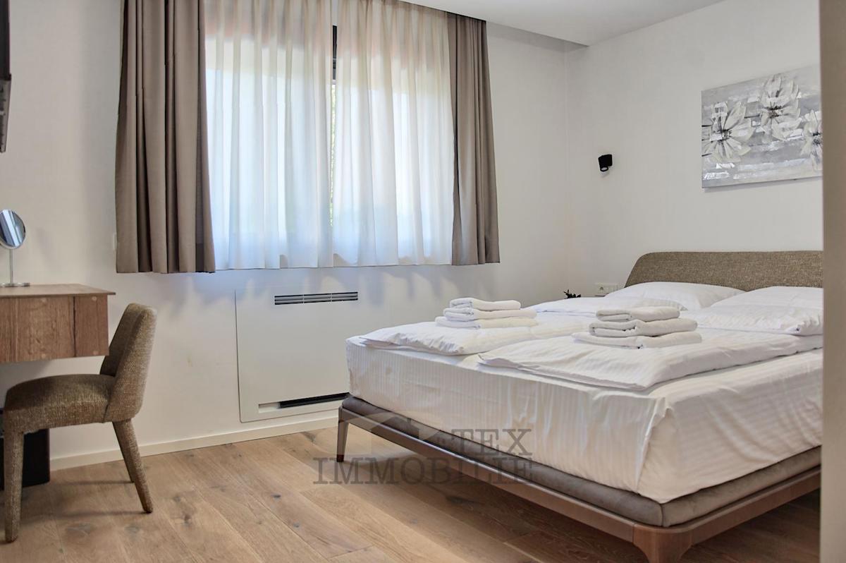 Lepa moderna vila z bazenom v Poreču 