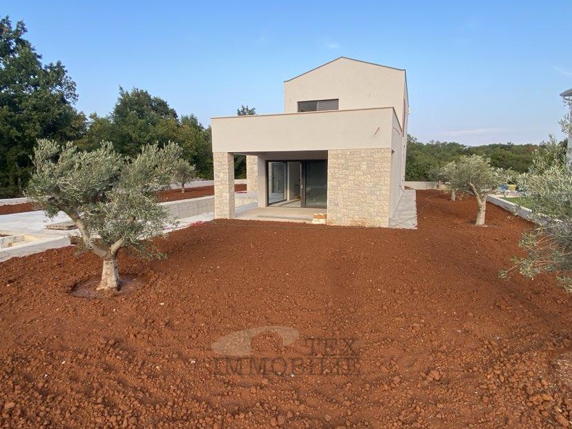 Poreč, kvalitetna moderna vila z bazenom v mirnem okolju