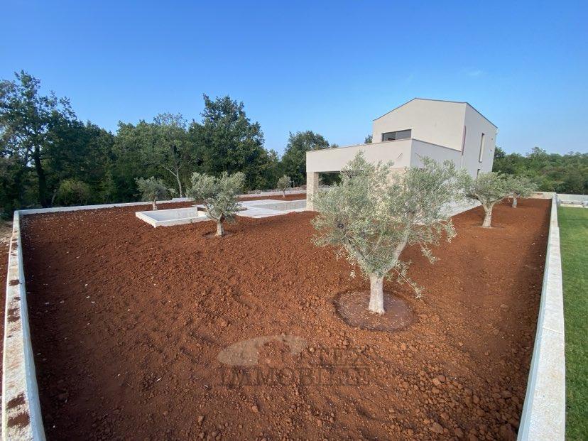 Poreč, kvalitetna moderna vila z bazenom v mirnem okolju
