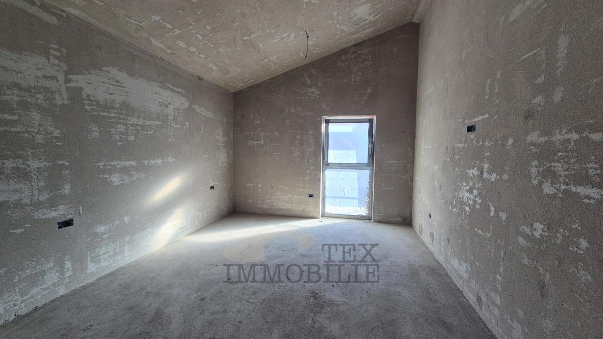 Okolica Poreča, stanovanje s tremi spalnicami, 1 km od morja