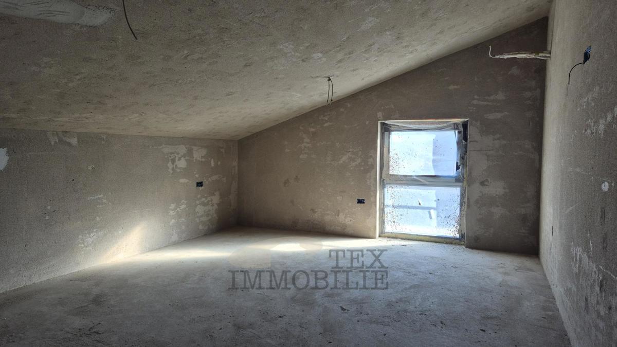 Okolica Poreča, stanovanje s tremi spalnicami, 1 km od morja