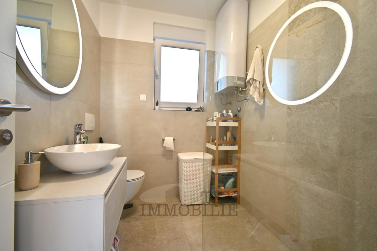 Okolica Poreča, dva enosobna apartmaja s pogledom na morje