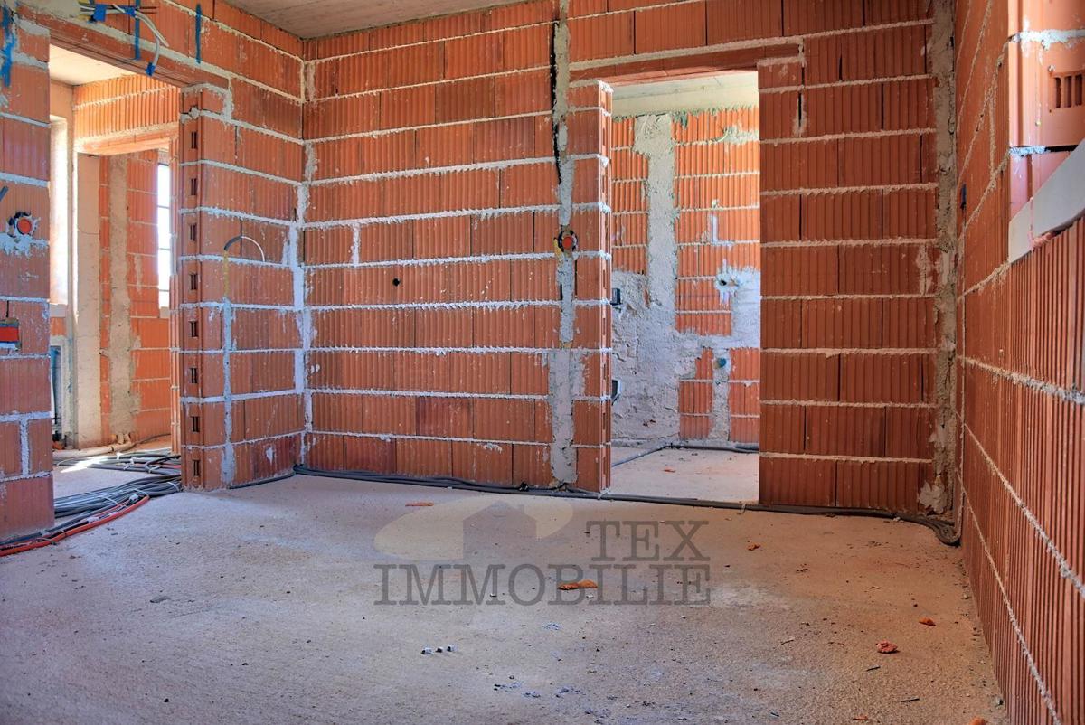 Lepa vila z bazenom v bližini Poreča - v gradnji 