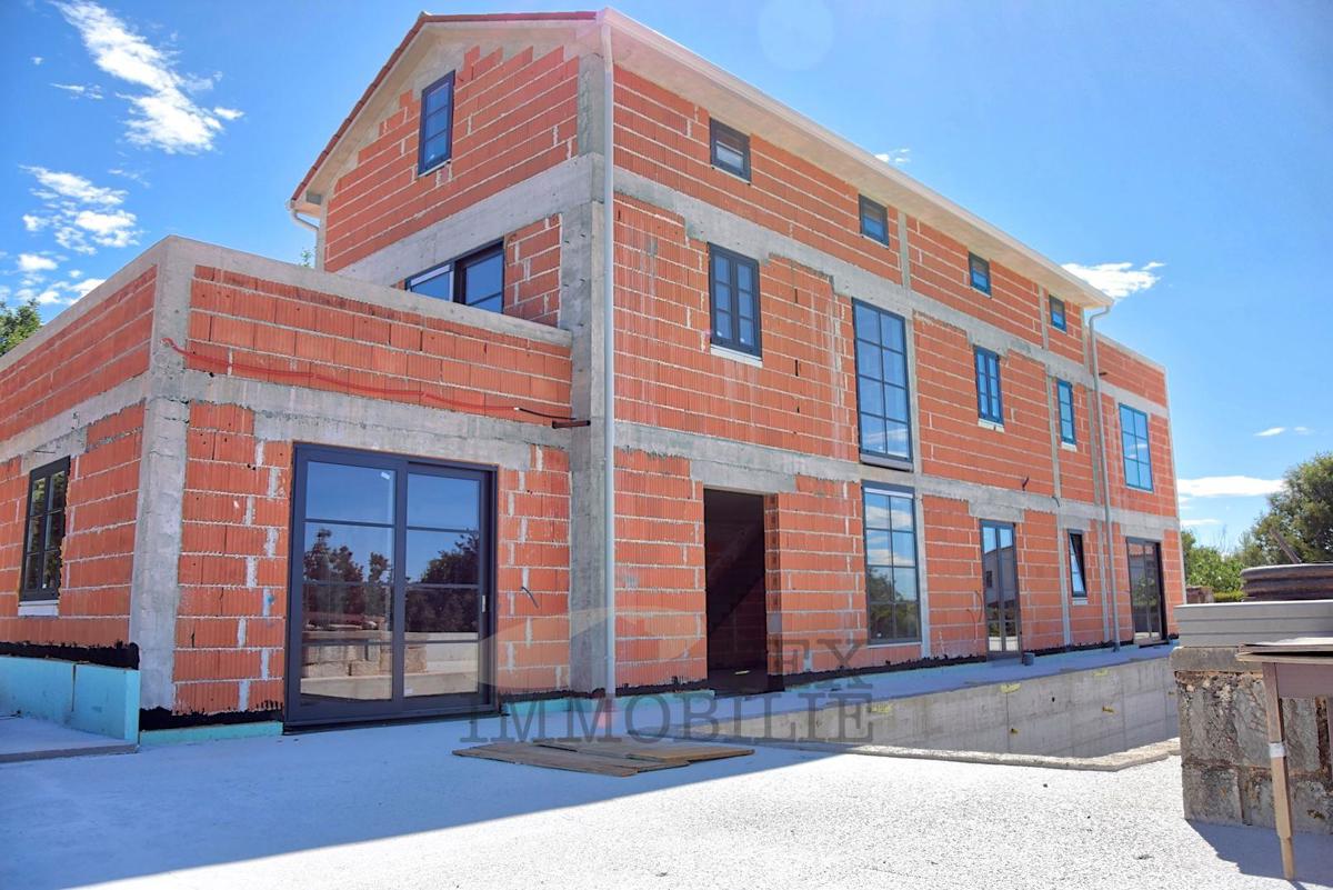Lepa vila z bazenom v bližini Poreča - v gradnji 