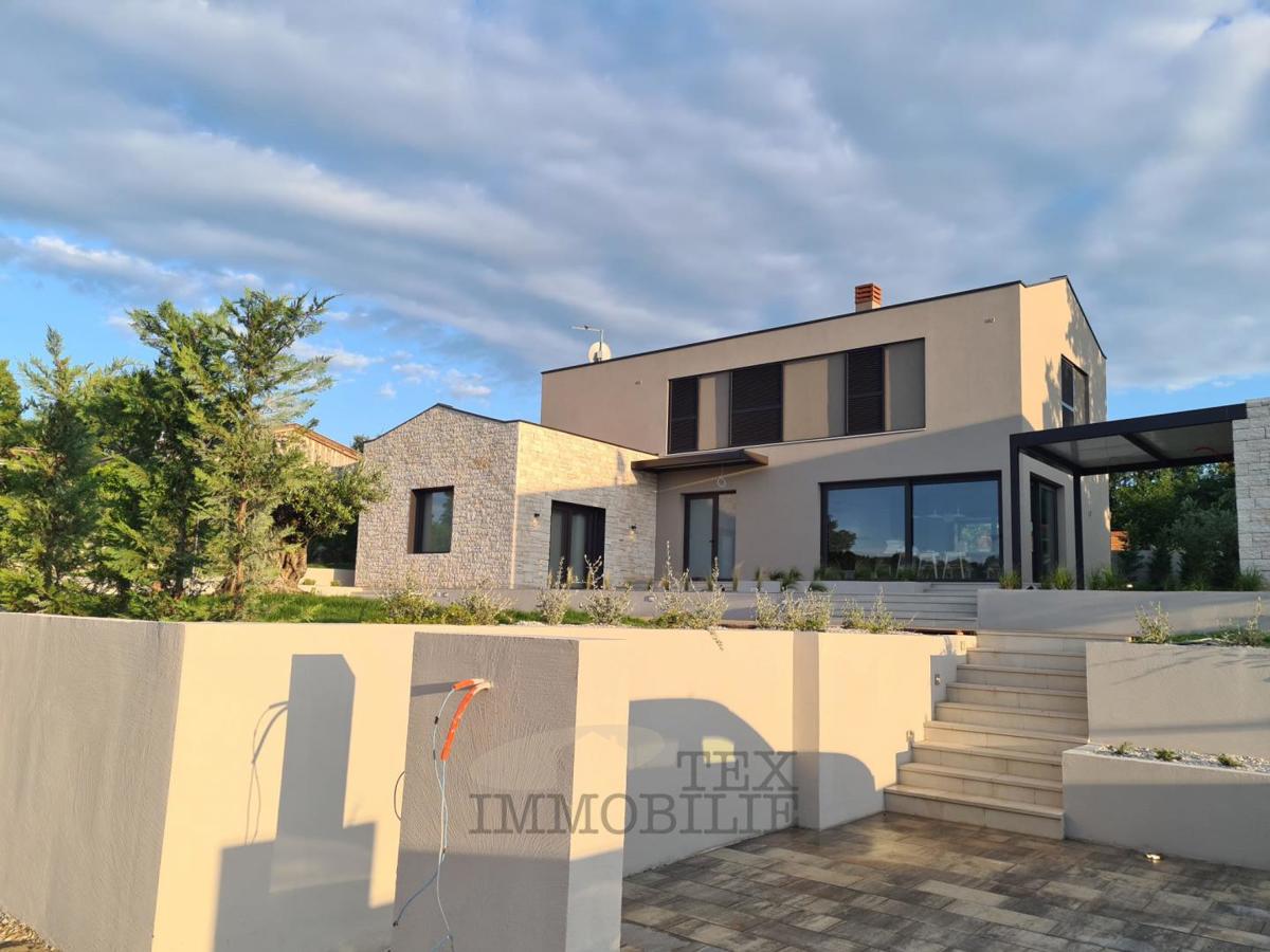 Luksuzna vila z bazenom v bližini Poreča, 10 km od morja