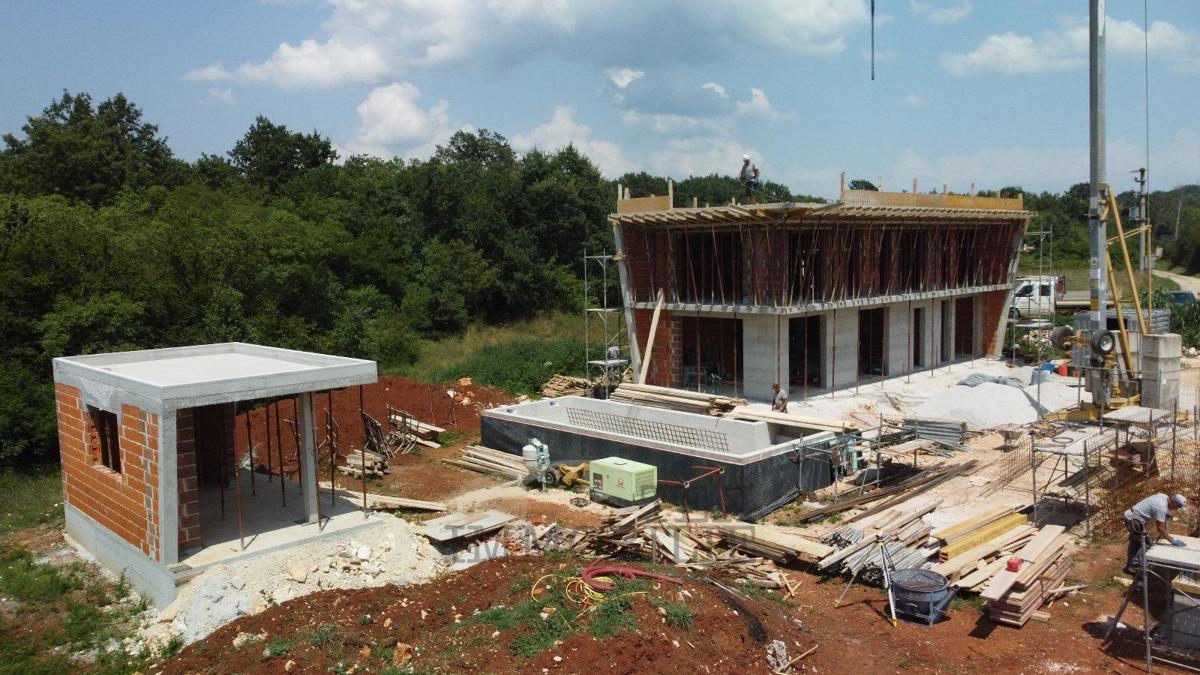 Okolica Poreča, hiša z bazenom v izgradnji