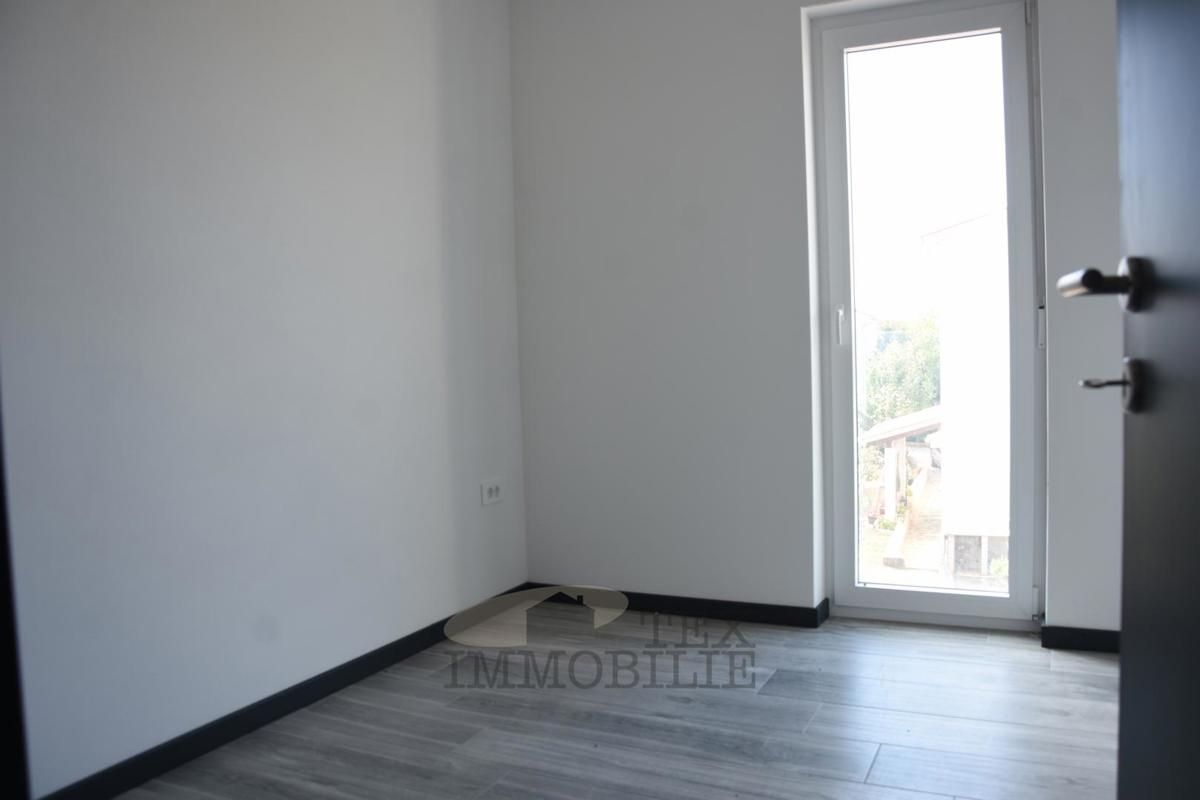 Poreč, dvojček z bazenom, 3,8 km od morja