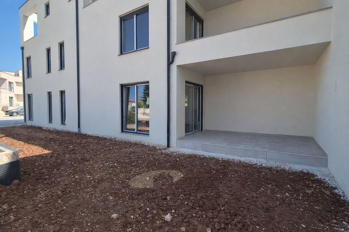 Stanovanje z vrtom in tremi spalnicami - B