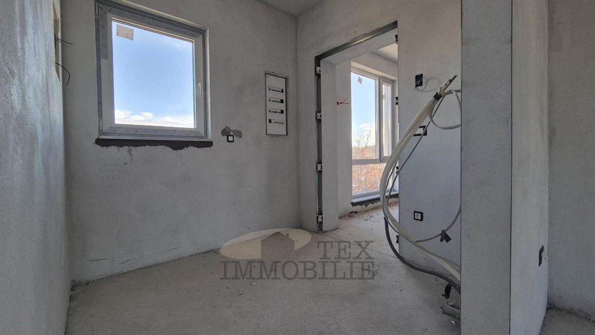 Stanovanje z vrtom in tremi spalnicami - B