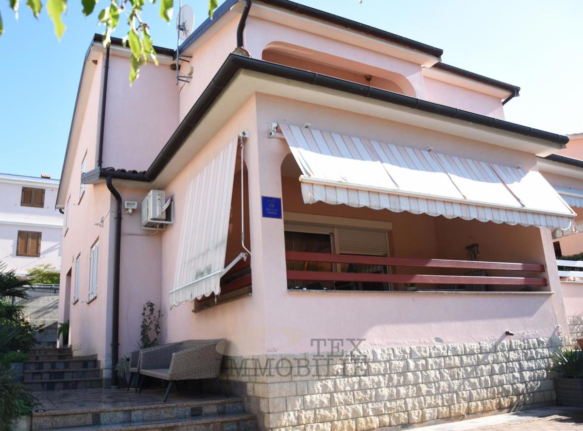 Poreč - lepa hiša dvojček s tremi spalnicami