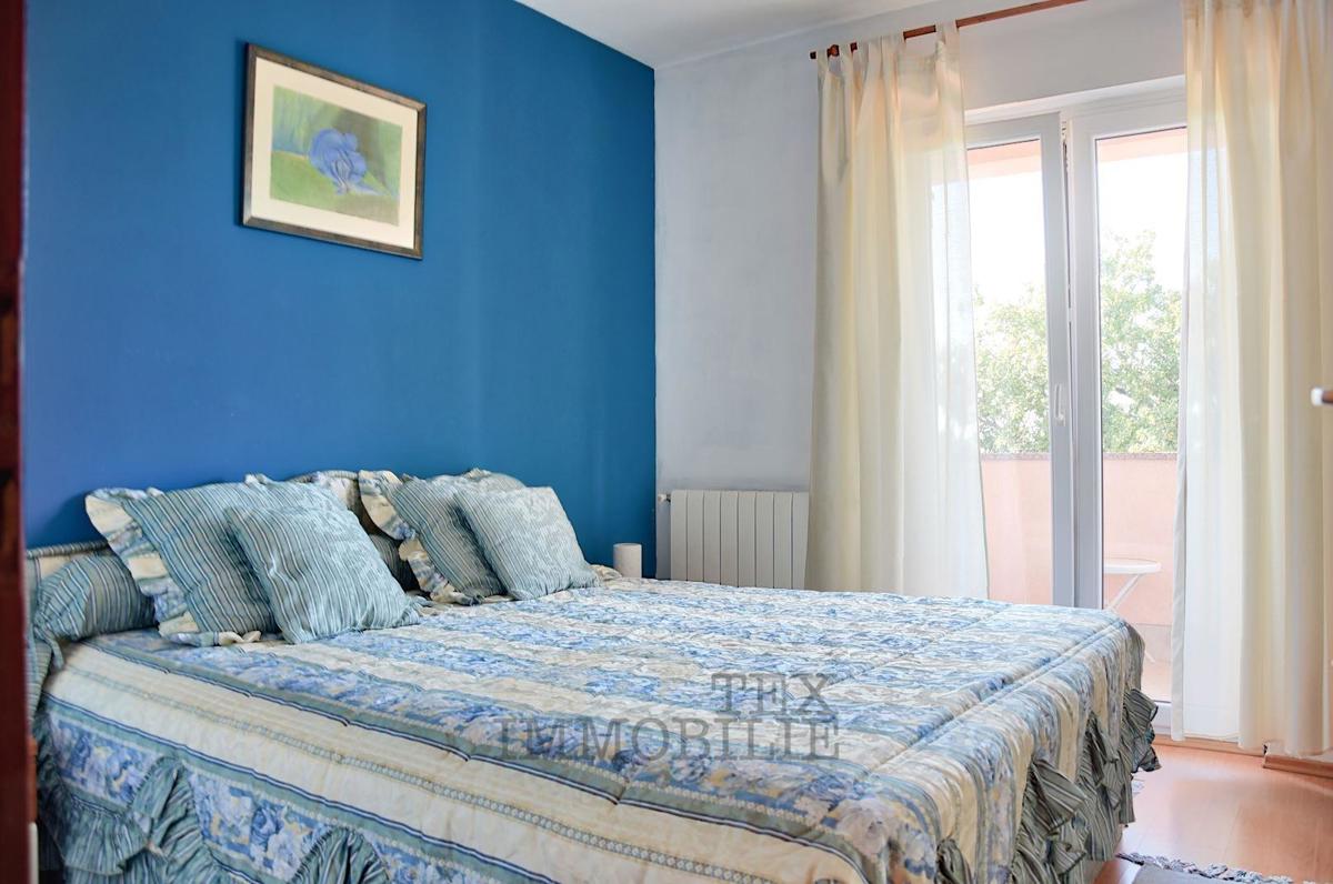 Poreč - lepa hiša dvojček s tremi spalnicami