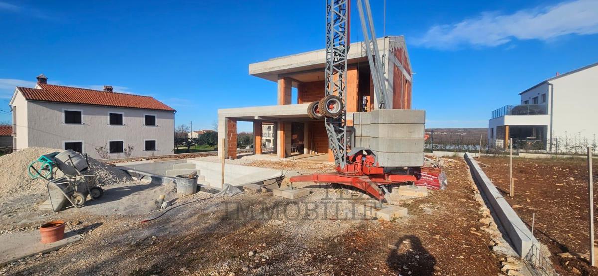 Hiša z bazenom v bližini Poreča, 107 m2