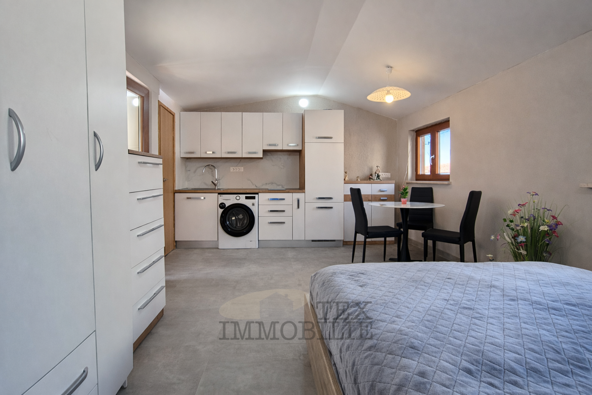 Majhna hiša v bližini Poreča, 1600m od morja