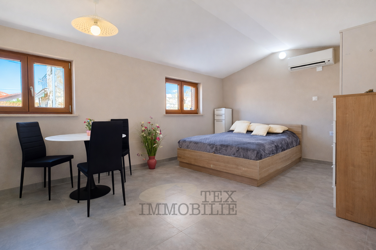 Majhna hiša v bližini Poreča, 1600m od morja