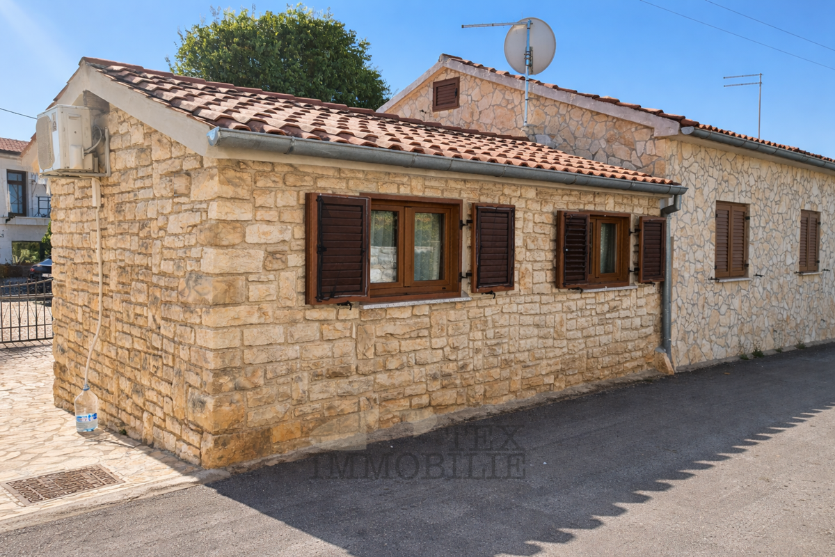 Majhna hiša v bližini Poreča, 1600m od morja