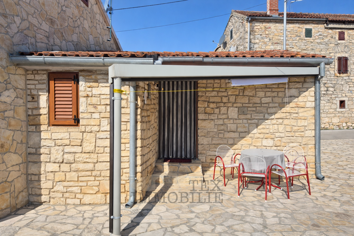 Majhna hiša v bližini Poreča, 1600m od morja