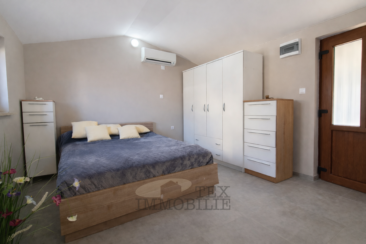 Majhna hiša v bližini Poreča, 1600m od morja