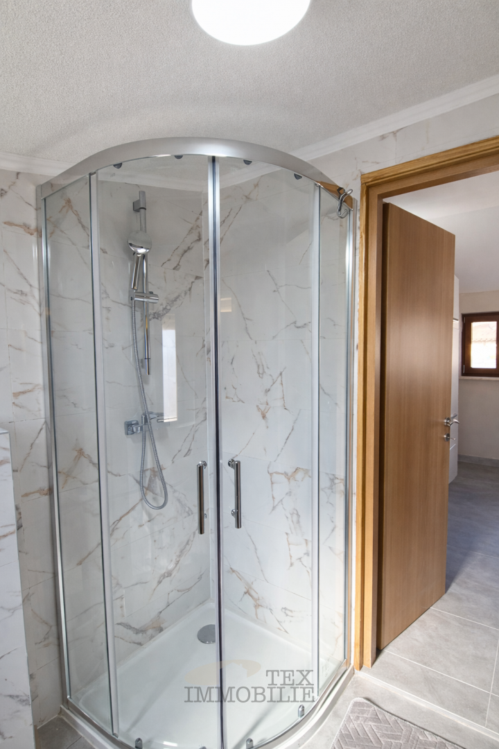 Majhna hiša v bližini Poreča, 1600m od morja