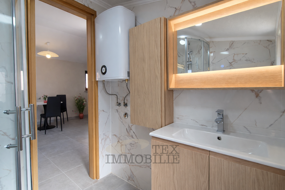 Majhna hiša v bližini Poreča, 1600m od morja