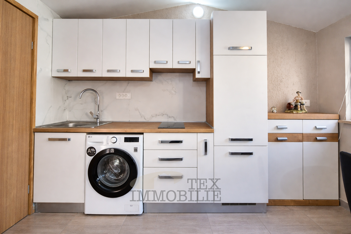 Majhna hiša v bližini Poreča, 1600m od morja