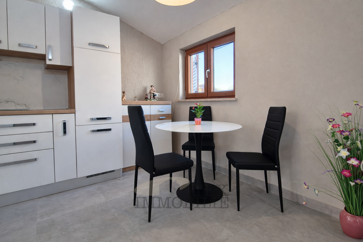 Majhna hiša v bližini Poreča, 1600m od morja