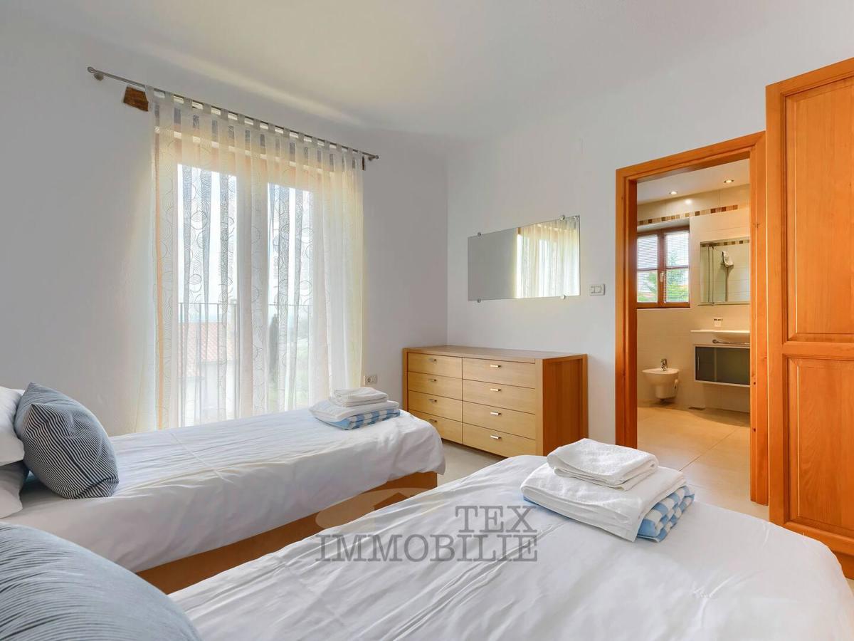 ISTRA, BUJE – Razkošna mediteranska hiša z velikim zemljiščem