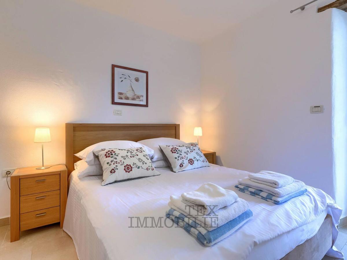 ISTRA, BUJE – Razkošna mediteranska hiša z velikim zemljiščem