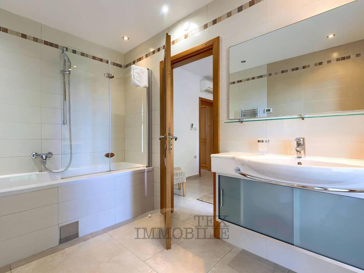 ISTRA, BUJE – Razkošna mediteranska hiša z velikim zemljiščem