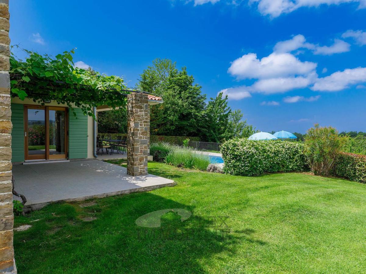 ISTRA, BUJE – Razkošna mediteranska hiša z velikim zemljiščem