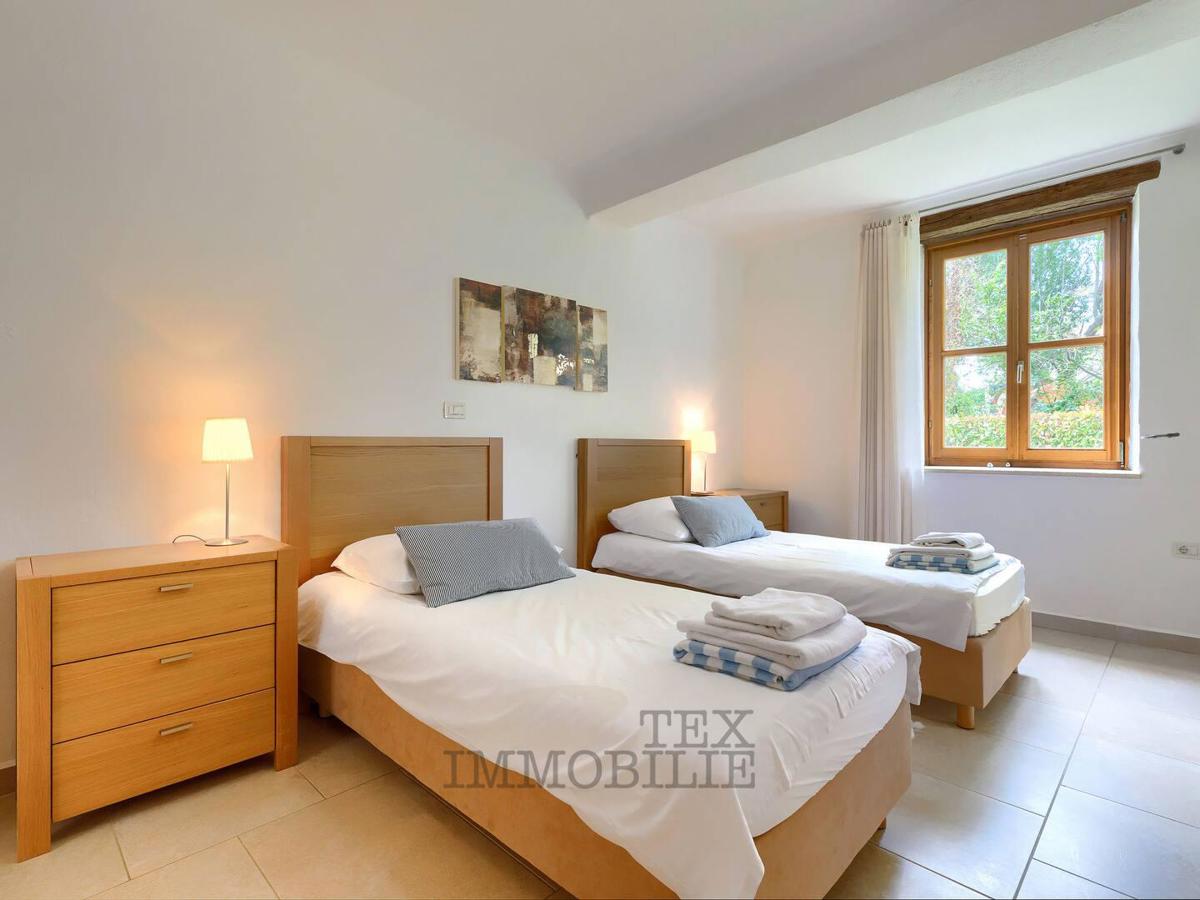 ISTRA, BUJE – Razkošna mediteranska hiša z velikim zemljiščem