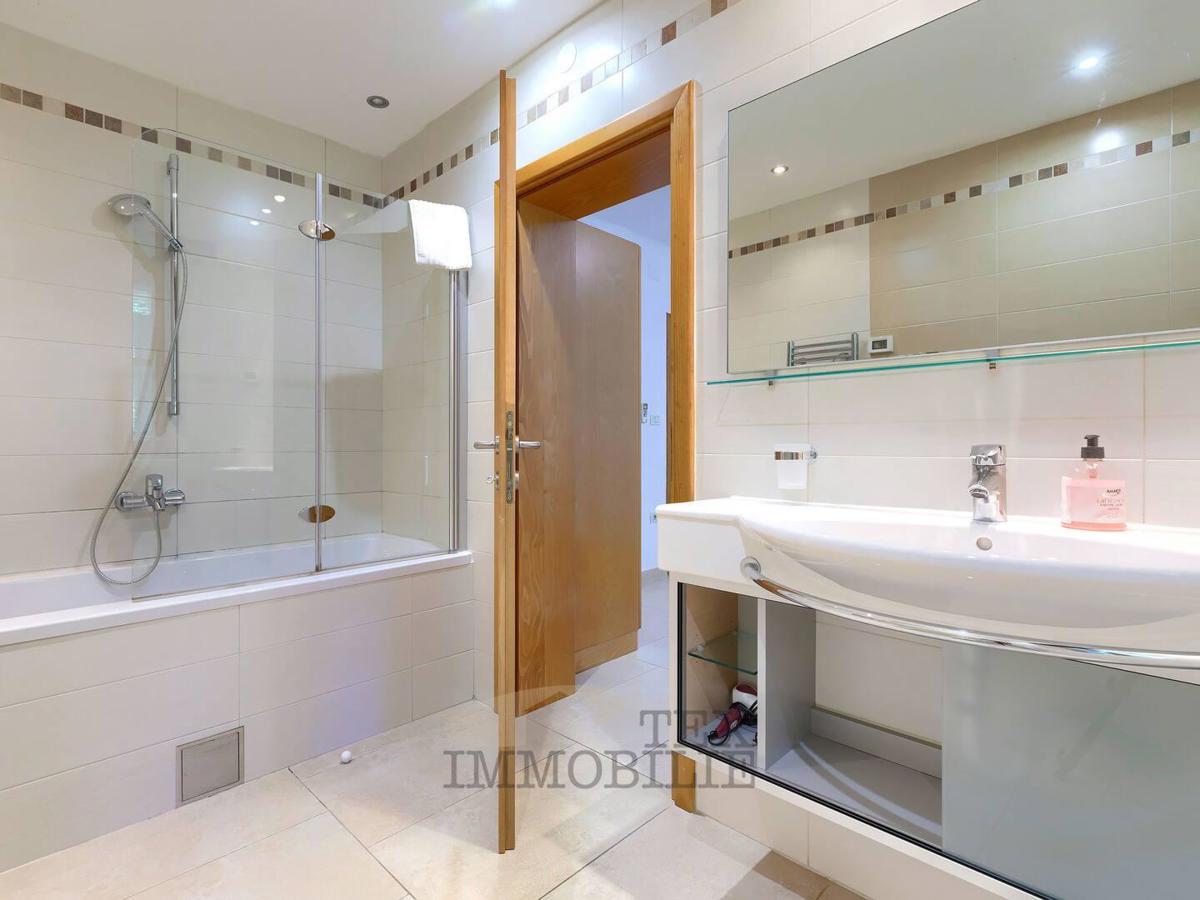 ISTRA, BUJE – Razkošna mediteranska hiša z velikim zemljiščem