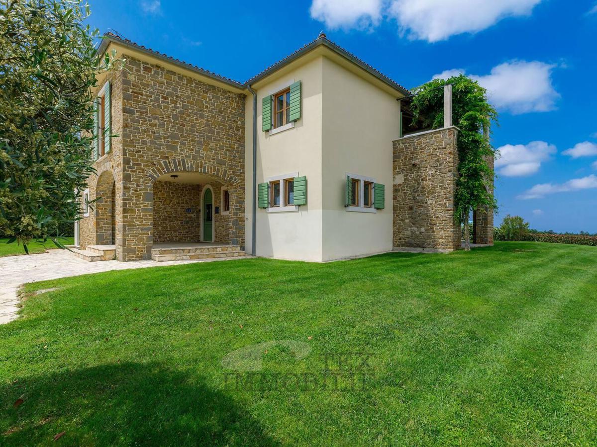 ISTRA, BUJE – Razkošna mediteranska hiša z velikim zemljiščem