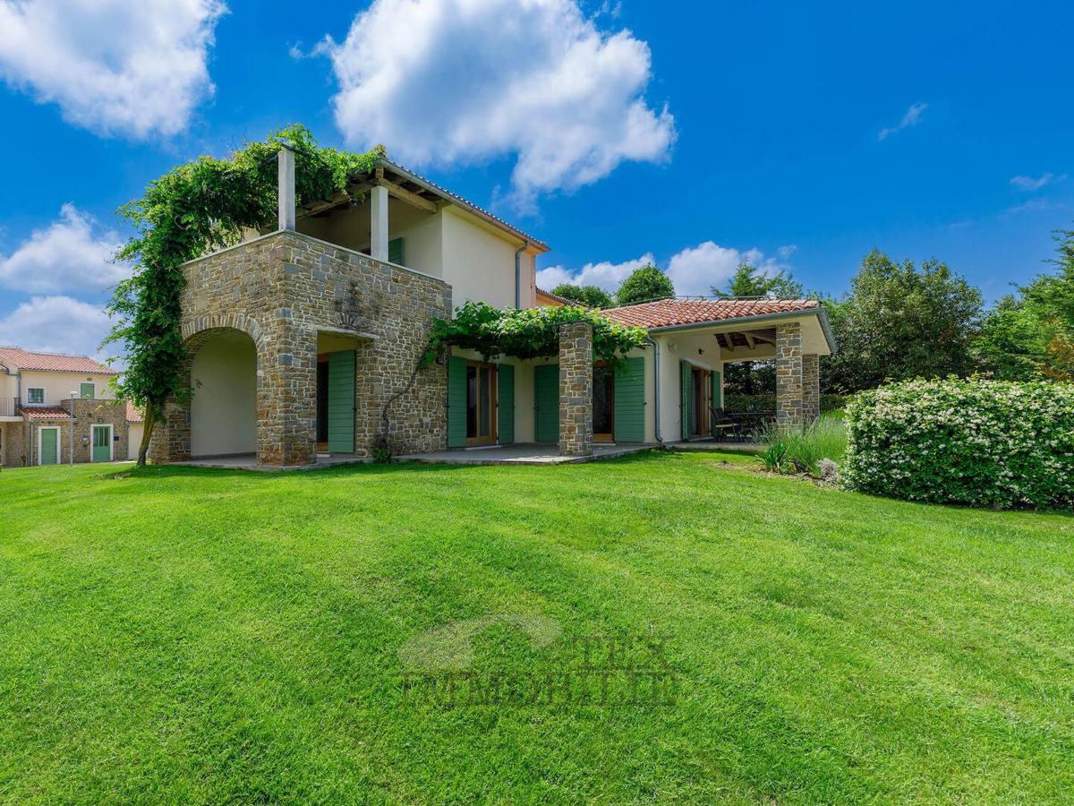 ISTRA, BUJE – Razkošna mediteranska hiša z velikim zemljiščem