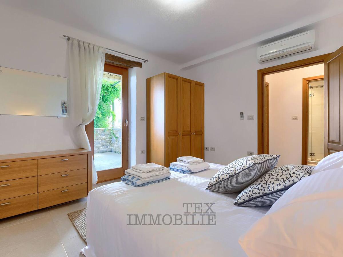 ISTRA, BUJE – Razkošna mediteranska hiša z velikim zemljiščem