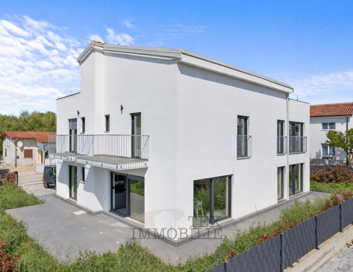 Moderna dvojček hiša v Poreču – 2,5 km od morja