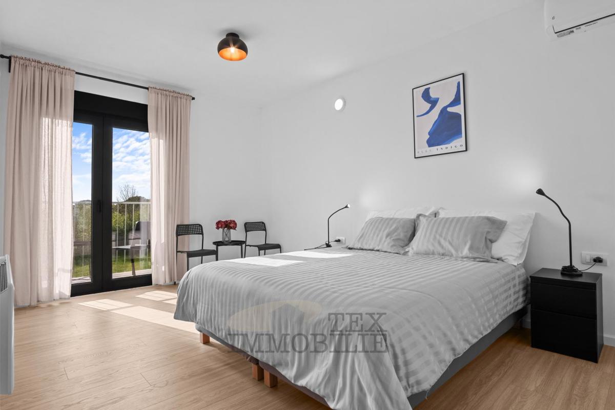 Moderna dvojček hiša v Poreču – 2,5 km od morja