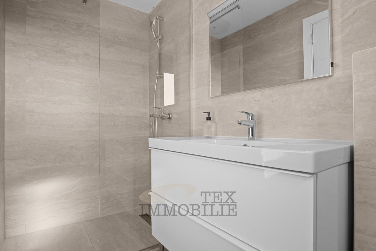 Moderna dvojček hiša v Poreču – 2,5 km od morja