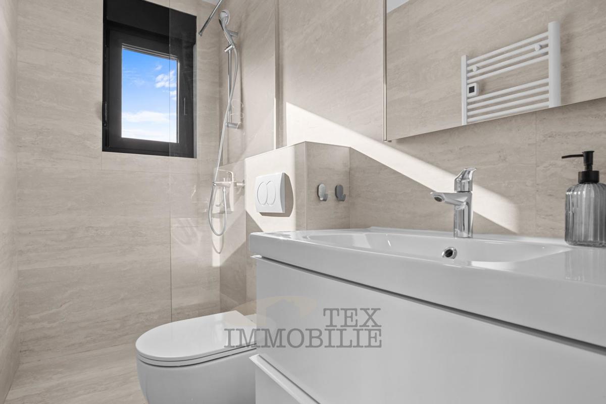 Moderna dvojček hiša v Poreču – 2,5 km od morja