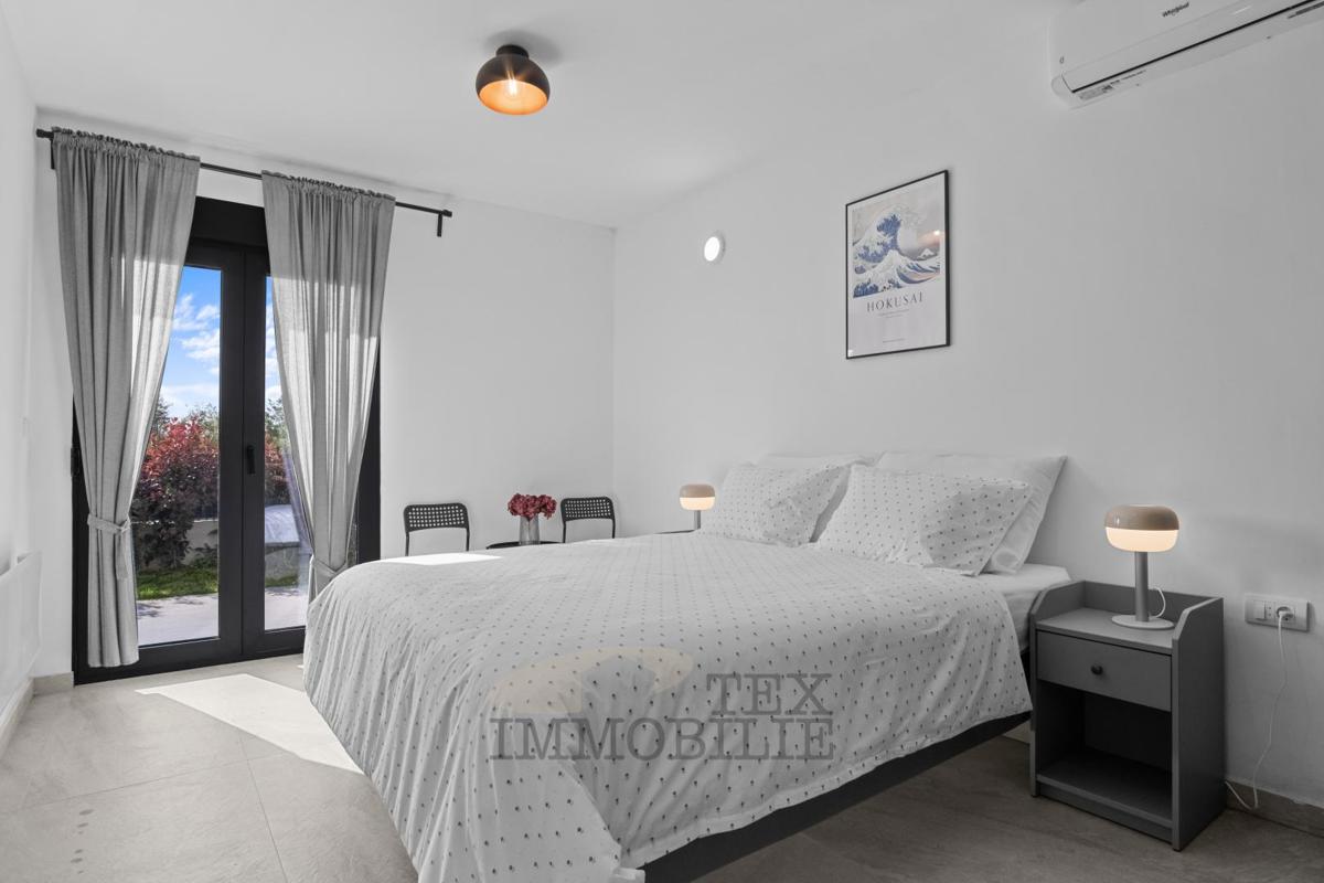 Moderna dvojček hiša v Poreču – 2,5 km od morja