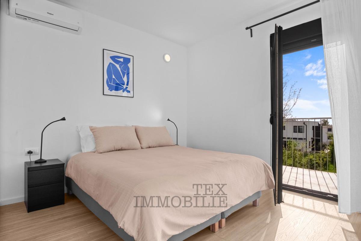 Moderna dvojček hiša v Poreču – 2,5 km od morja