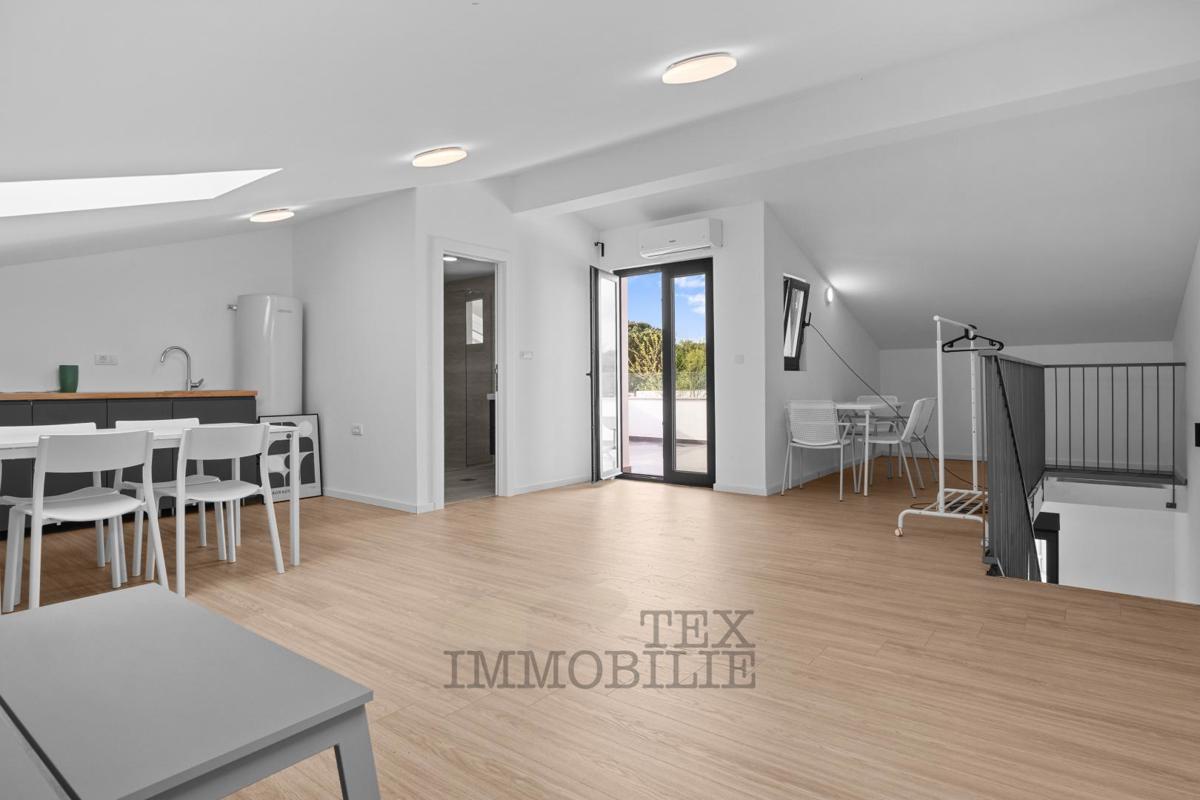 Moderna dvojček hiša v Poreču – 2,5 km od morja