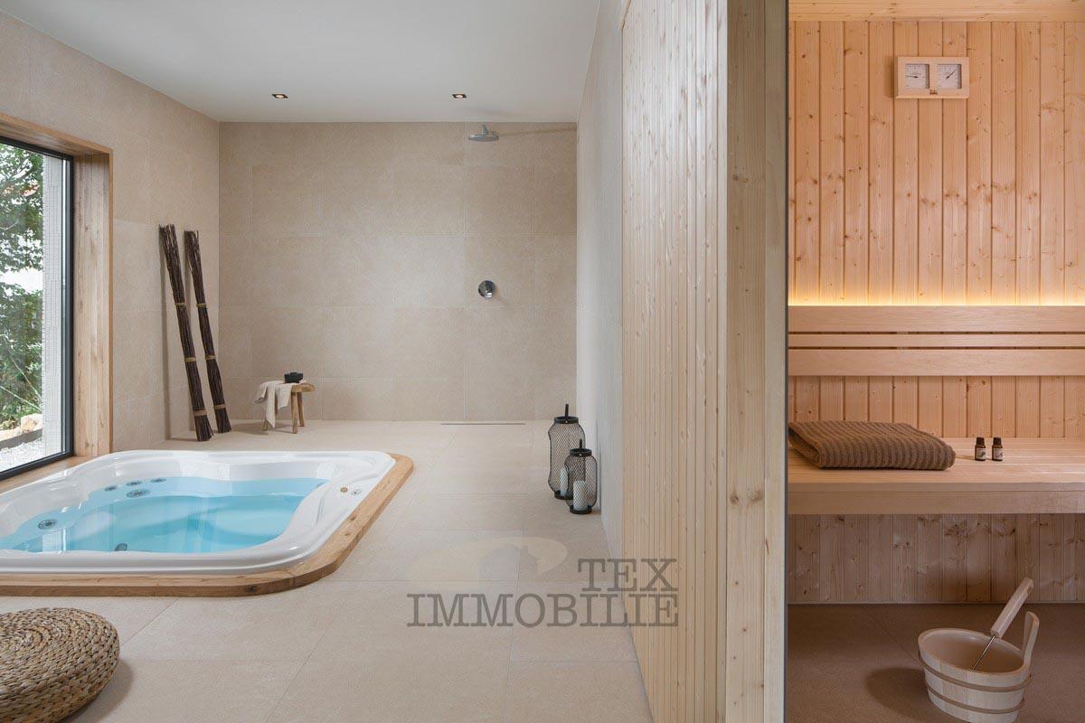 Vila s tradicionalnimi elementi in modernim dizajnom