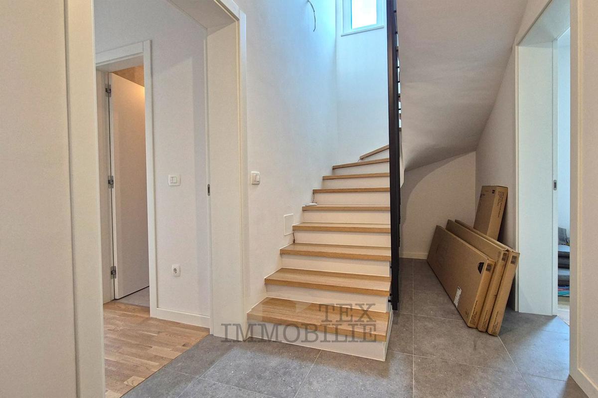 Novogradnja, dvoetažno stanovanje s pogledom na morje -124,82 m2